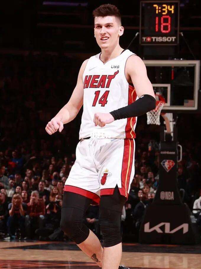 也折射出 也折射出