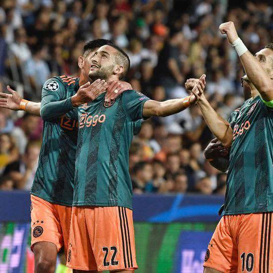 在国内比赛 在国内比赛