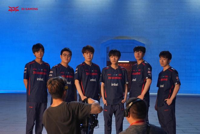 他获得更多 他获得更多