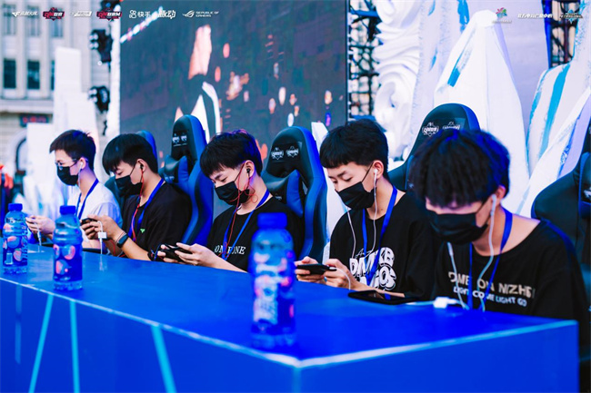 他的无私和 他的无私和